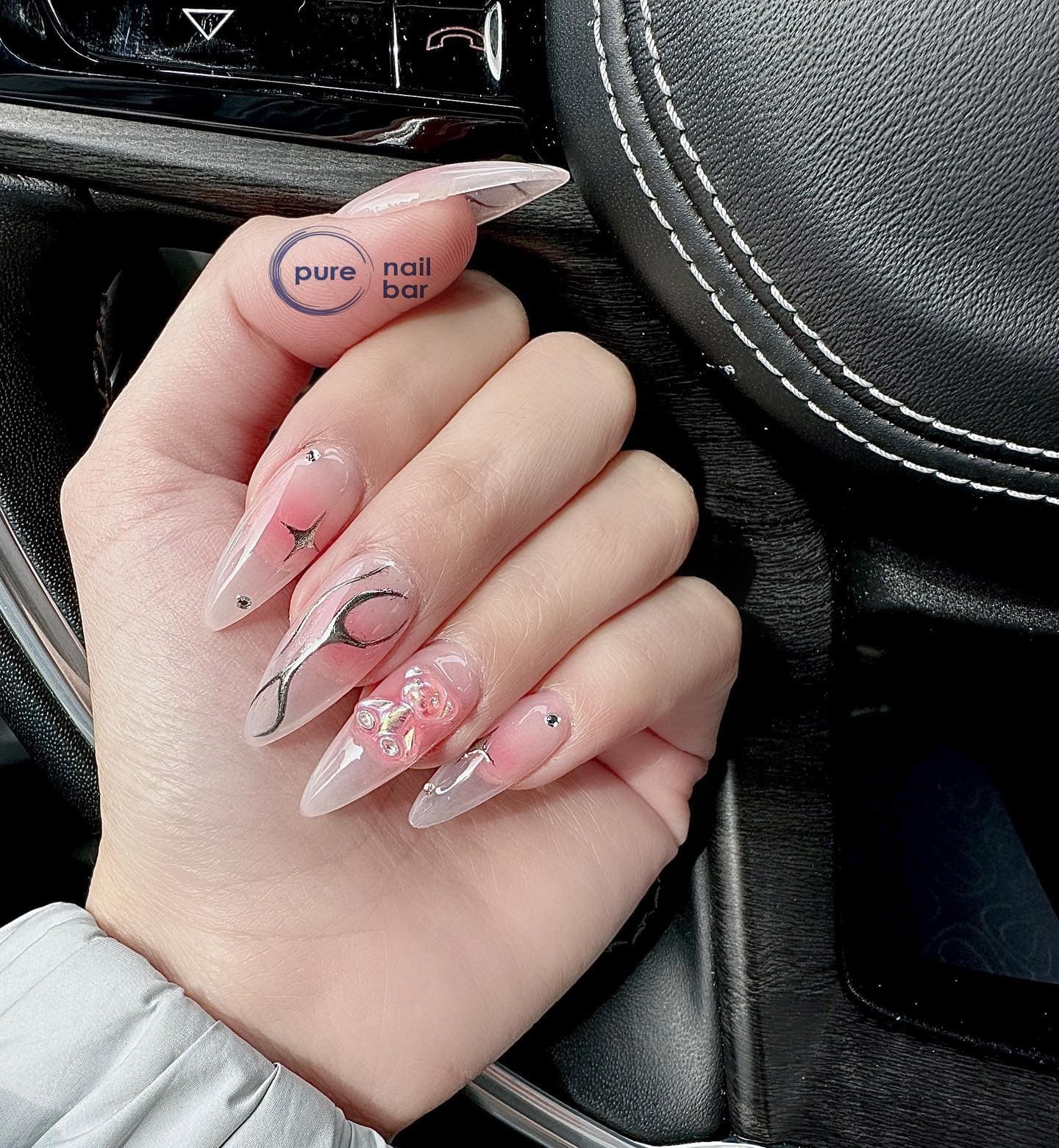 Nail art créatif et ornements chez Ongles Maily