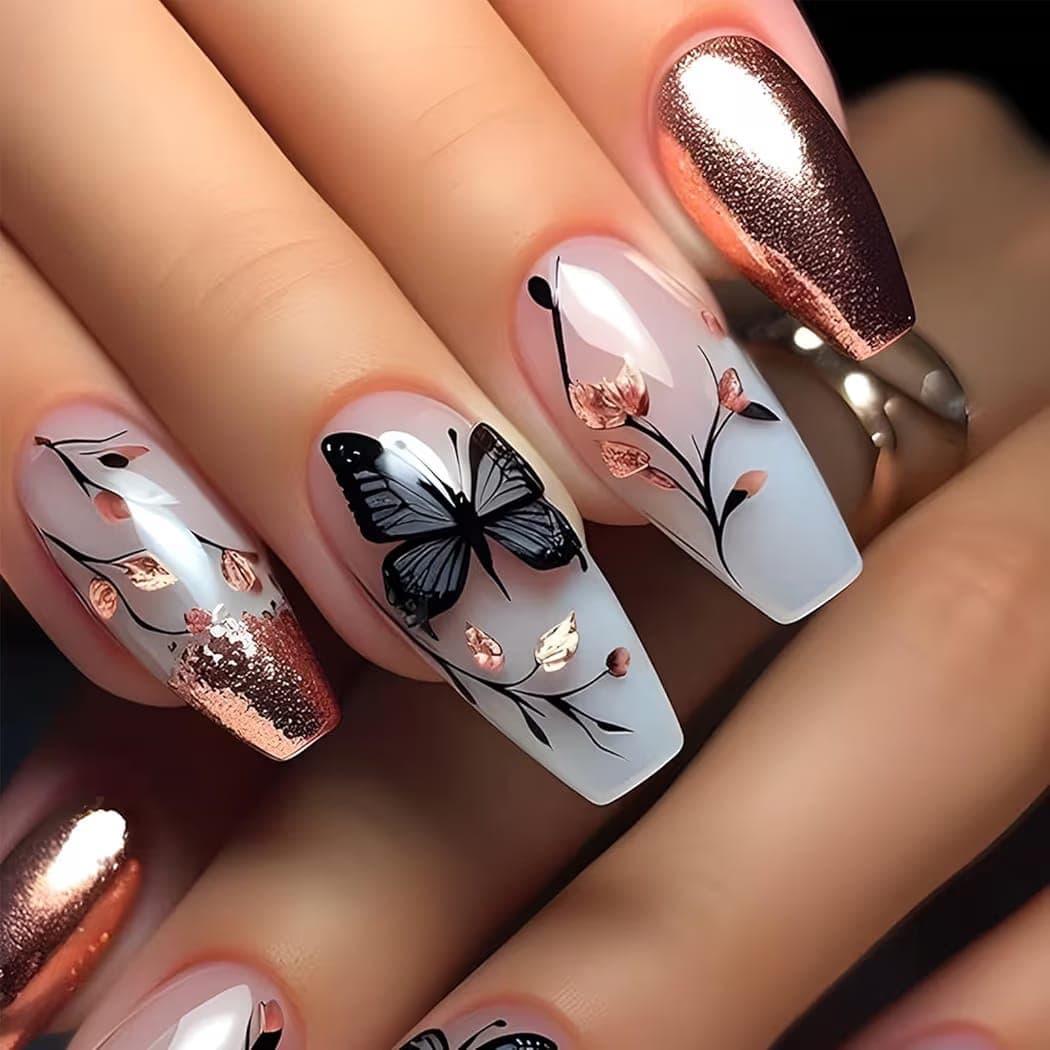 Design de nail art peint à la main chez Ongles Maily