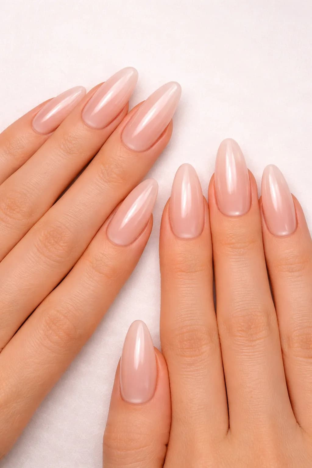 Manucure professionnelle avec vernis chez Ongles Maily, Carrefour Beauport